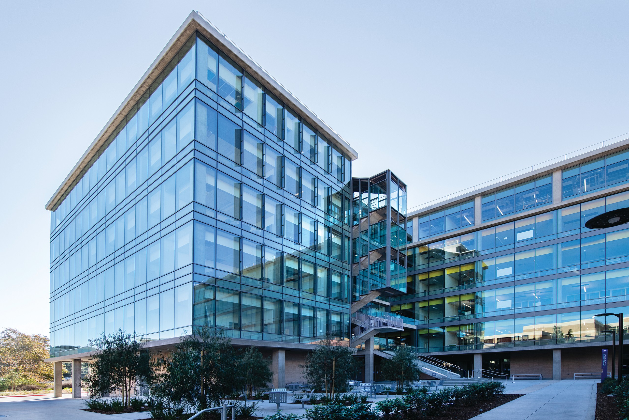 2020: Susan & Henry Samueli Interdisciplinary Science and Engineering Building – This six-story, 205,000-square-foot structure is home to several departments from The Henry Samueli School of Engineering, the Donald Bren School of Information & Computer Sciences and the School of Physical Sciences and is devoted to fostering collaboration and scientific discovery among faculty, researchers and students in those disciplines. The building houses key wet and dry laboratory facilities, as well as high-tech conference spaces.