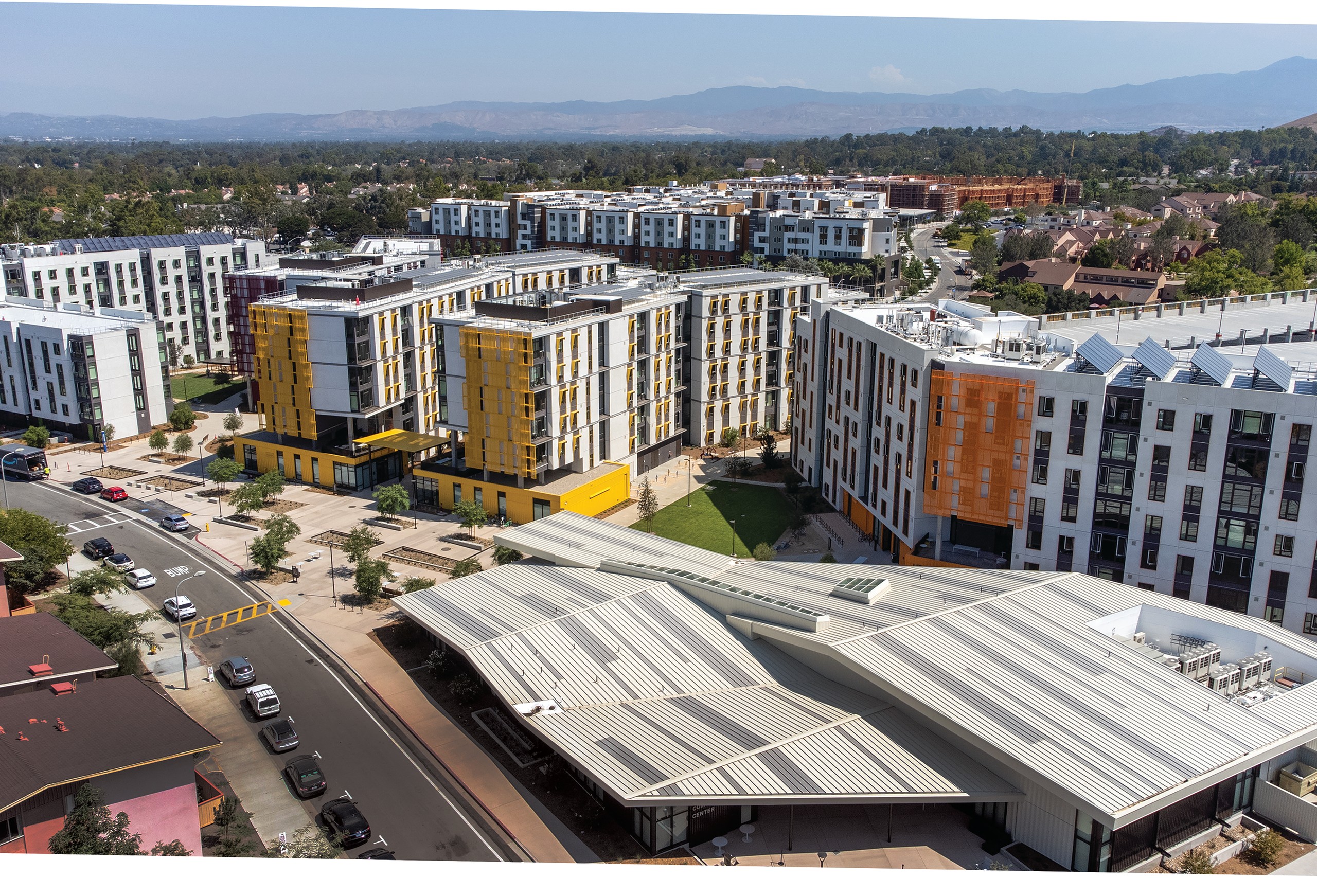2022: Verano 8 Graduate Student Housing – This project added five residential towers and a community center for graduate students, with room for 1,055 beds in studio, two-bedroom and four-bedroom units. As with other housing expansions, the towers have more stories – following UC regents’ guidelines for maximizing the use of space and contributing to UC Irvine’s goal of creating housing for 100 percent of its graduate students.
